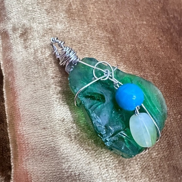 Green Glass and beads Wire-Wrapped Pendant Handmade Jewelry brut Art 4174-4170 B - Picture 3 of 11